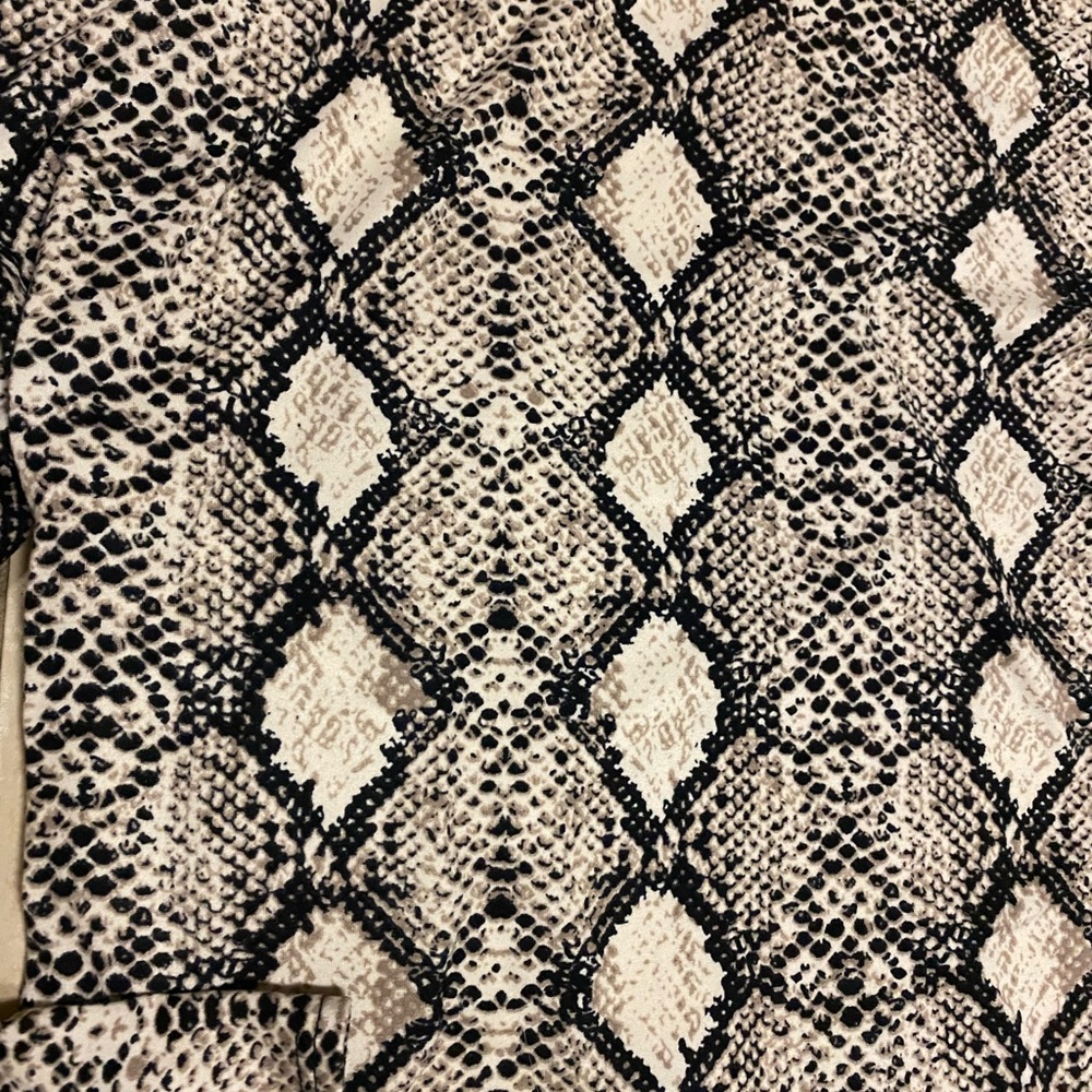 Olivia Rae Snakeskin Print Mock Neck Long Sleeve Crop Top Size M - Picture 7 of 8
